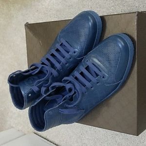 Gucci size 9 euro navy blue